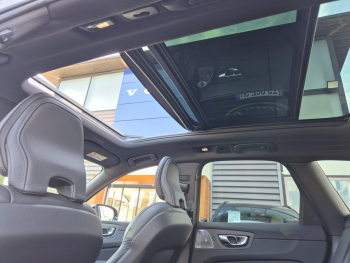 Photo 26 du bon plan VOLVO XC60 T6 Hybride Rechargeable 335ch Black Edition Geartronic 8 AWD occasion à 72990 €