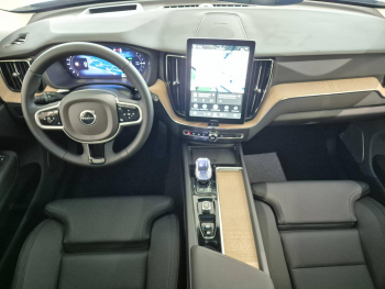 Photo 6 du bon plan VOLVO XC60 T6 Hybride Rechargeable 350ch Plus Style Dark Geartronic 8 AWD occasion à 67490 €