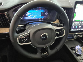 Photo 11 du bon plan VOLVO XC60 T6 Hybride Rechargeable 350ch Plus Style Dark Geartronic 8 AWD occasion à 67490 €
