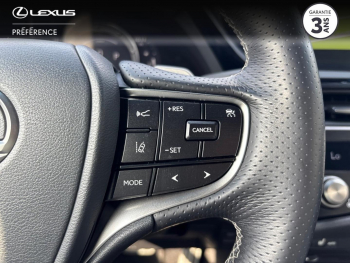 Photo 10 du bon plan LEXUS ES 300h F SPORT Executive occasion à 47990 €
