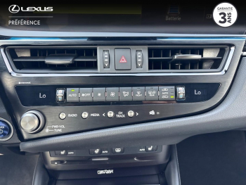 Photo 11 du bon plan LEXUS ES 300h F SPORT Executive occasion à 47990 €