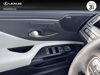 Photo 12 du bon plan LEXUS ES 300h F SPORT Executive occasion à 47990 €