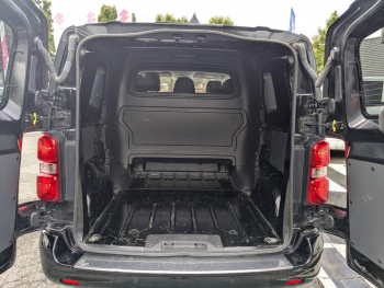Photo 13 du bon plan PEUGEOT Expert Fg VUL Standard 2.0 BlueHDi 180ch S&S Cabine Approfondie Fixe Pack Sport EAT8 sans TVA occasion à 27853 €