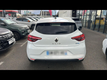 Photo 6 du bon plan RENAULT Clio 1.6 E-Tech hybride 145ch Evolution occasion à 16490 €