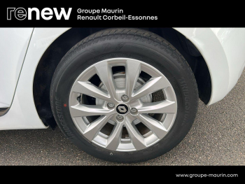 Photo 8 du bon plan RENAULT Clio 1.6 E-Tech hybride 145ch Evolution occasion à 16490 €