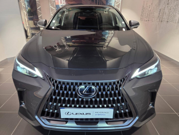 Photo 2 du bon plan LEXUS NX 450h+ Luxe 4WD occasion à 44990 €