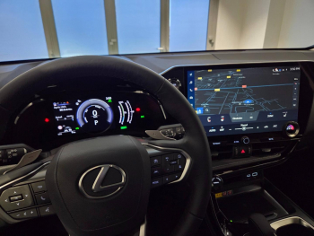 Photo 4 du bon plan LEXUS NX 450h+ Luxe 4WD occasion à 44990 €
