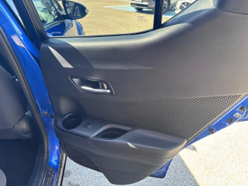 Photo 17 du bon plan TOYOTA C-HR 122h Graphic 2WD E-CVT MY20 occasion à 17690 €