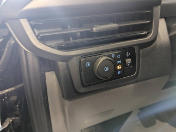 Photo 10 du bon plan FORD Transit Custom Fg VUL 320 L1H1 2.5 Duratec 232ch Hybride recheargeable Cabine Approfondie Sport CVT occasion à 43989 €