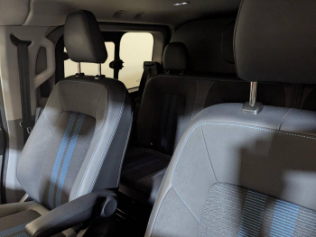 Photo 12 du bon plan FORD Transit Custom Fg VUL 320 L1H1 2.5 Duratec 232ch Hybride recheargeable Cabine Approfondie Sport CVT occasion à 43989 €