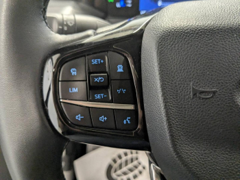 Photo 21 du bon plan FORD Transit Custom Fg VUL 320 L1H1 2.5 Duratec 232ch Hybride recheargeable Cabine Approfondie Sport CVT occasion à 43989 €