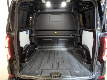 Photo 25 du bon plan FORD Transit Custom Fg VUL 320 L1H1 2.5 Duratec 232ch Hybride recheargeable Cabine Approfondie Sport CVT occasion à 43989 €