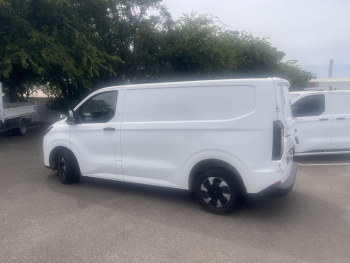 Photo 2 du bon plan FORD Transit Custom Fg VUL 320 L1H1 2.5 Duratec 232ch Hybride rechargeable Trend CVT occasion à 39480 €