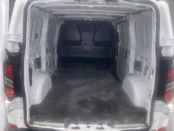 Photo 4 du bon plan FORD Transit Custom Fg VUL 320 L1H1 2.5 Duratec 232ch Hybride rechargeable Trend CVT occasion à 39480 €