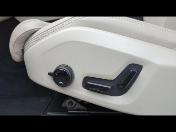 Photo 32 du bon plan VOLVO XC60 T6 Hybride Rechargeable 350ch Ultra Style Chrome Geartronic 8 AWD occasion à 54990 €