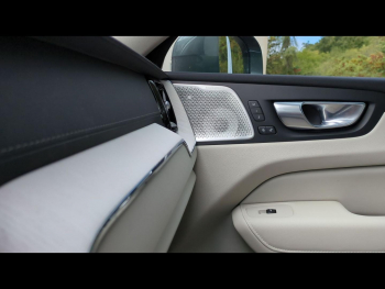 Photo 41 du bon plan VOLVO XC60 T6 Hybride Rechargeable 350ch Ultra Style Chrome Geartronic 8 AWD occasion à 54990 €