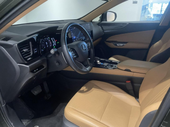 Photo 17 du bon plan LEXUS NX 450h+ Luxe 4WD MY25 occasion à 49990 €