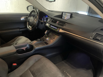 Photo 13 du bon plan LEXUS CT 200h Pack Business occasion à 15990 €