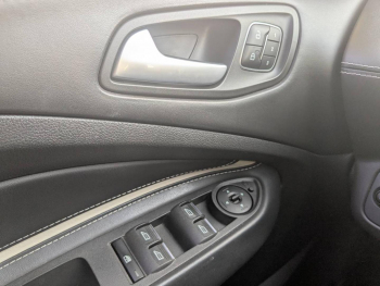 Photo 12 du bon plan FORD Kuga 1.5 Flexifuel-E85 150ch Stop&Start Vignale 170g 4x2 Euro6.2 occasion à 18490 €