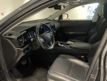 Photo 21 du bon plan LEXUS NX 450h+ Executive 4WD MY24 occasion à 39990 €