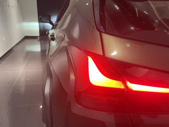 Photo 11 du bon plan LEXUS UX 250h F SPORT Design 2WD occasion à 28990 €