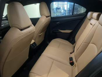 Photo 12 du bon plan LEXUS UX 250h F SPORT Design 2WD occasion à 28990 €