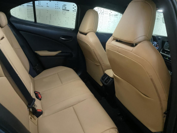 Photo 15 du bon plan LEXUS UX 250h F SPORT Design 2WD occasion à 28990 €