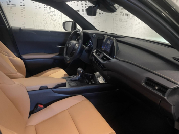 Photo 18 du bon plan LEXUS UX 250h F SPORT Design 2WD occasion à 28990 €