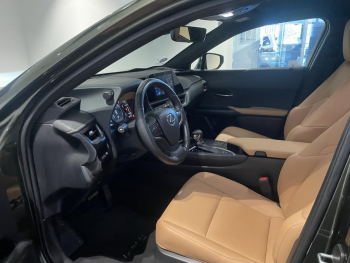 Photo 20 du bon plan LEXUS UX 250h F SPORT Design 2WD occasion à 28990 €