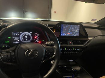 Photo 21 du bon plan LEXUS UX 250h F SPORT Design 2WD occasion à 28990 €