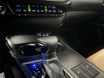 Photo 24 du bon plan LEXUS UX 250h F SPORT Design 2WD occasion à 28990 €