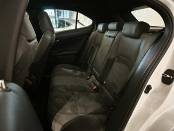 Photo 12 du bon plan LEXUS UX 250h 2WD Pack Confort Business MY20 occasion à 20990 €