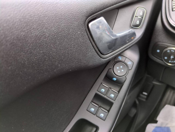 Photo 13 du bon plan FORD Fiesta 1.0 EcoBoost Hybrid 125ch ST-Line 5p occasion à 14075 €