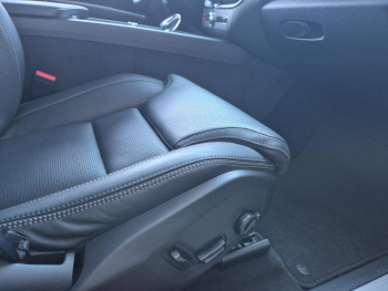 Photo 21 du bon plan VOLVO XC60 T6 Hybride Rechargeable 253 + 145ch Black Edition Geartronic 8 AWD occasion à 57990 €