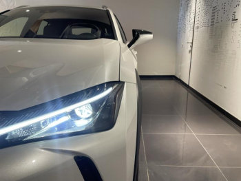 Photo 7 du bon plan LEXUS UX 250h 2WD Pack Confort Business + Stage Hybrid Academy MY21 occasion à 22990 €