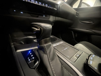 Photo 21 du bon plan LEXUS UX 250h 2WD Pack Confort Business + Stage Hybrid Academy MY21 occasion à 22990 €