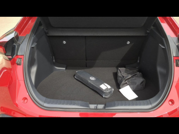 Photo 34 du bon plan TOYOTA C-HR 1.8 Hybride 140ch Dynamic MY26 occasion à 29990 €