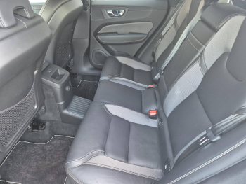 Photo 8 du bon plan VOLVO XC60 T6 AWD 253 + 87ch R-Design Geartronic occasion à 38890 €