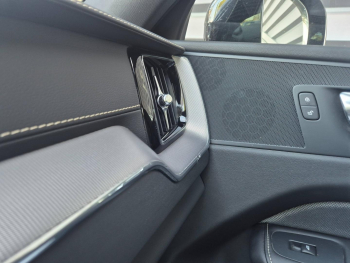 Photo 28 du bon plan VOLVO XC60 T6 AWD 253 + 87ch R-Design Geartronic occasion à 38890 €
