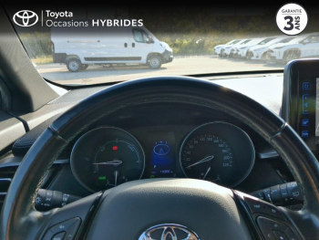 Photo 13 du bon plan TOYOTA C-HR 122h Dynamic 2WD E-CVT RC18 occasion à 16600 €