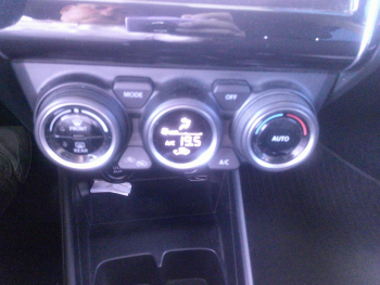 Photo 11 du bon plan SUZUKI Swift 1.2 Dualjet Hybrid 83ch Pack occasion à 16890 €