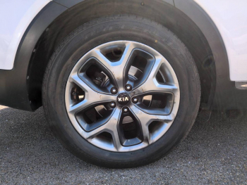 Photo 11 du bon plan KIA Sorento 2.2 CRDI 200ch ISG Premium 4x4 BVA 7pl occasion à 15500 €