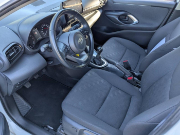 Photo 9 du bon plan TOYOTA Yaris 120 VVT-i Dynamic Business 5p MC24 occasion à 18480 €