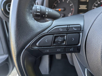 Photo 12 du bon plan TOYOTA Yaris 120 VVT-i Dynamic Business 5p MC24 occasion à 18480 €