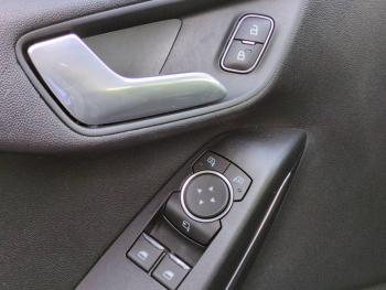 Photo 20 du bon plan FORD Fiesta 1.0 EcoBoost 100ch Stop&Start Titanium 5p occasion à 9490 €