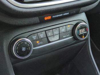 Photo 24 du bon plan FORD Fiesta 1.0 EcoBoost 100ch Stop&Start Titanium 5p occasion à 9490 €