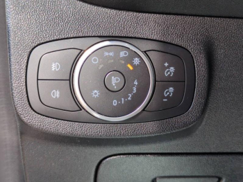 Photo 17 du bon plan FORD Fiesta 1.5 TDCi 120ch Stop&Start Vignale 5p Euro6.2 occasion à 8990 €