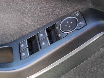 Photo 19 du bon plan FORD Fiesta 1.5 TDCi 120ch Stop&Start Vignale 5p Euro6.2 occasion à 8990 €
