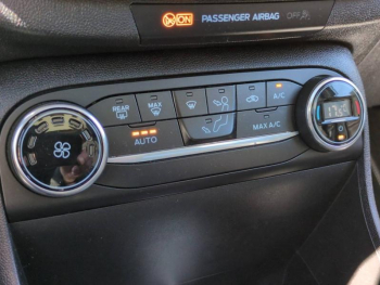 Photo 23 du bon plan FORD Fiesta 1.5 TDCi 120ch Stop&Start Vignale 5p Euro6.2 occasion à 8990 €