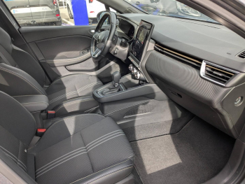 Photo 10 du bon plan RENAULT Clio 1.6 E-Tech hybride 145ch Engineered occasion à 16990 €